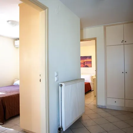 Apartment Chrisele House *